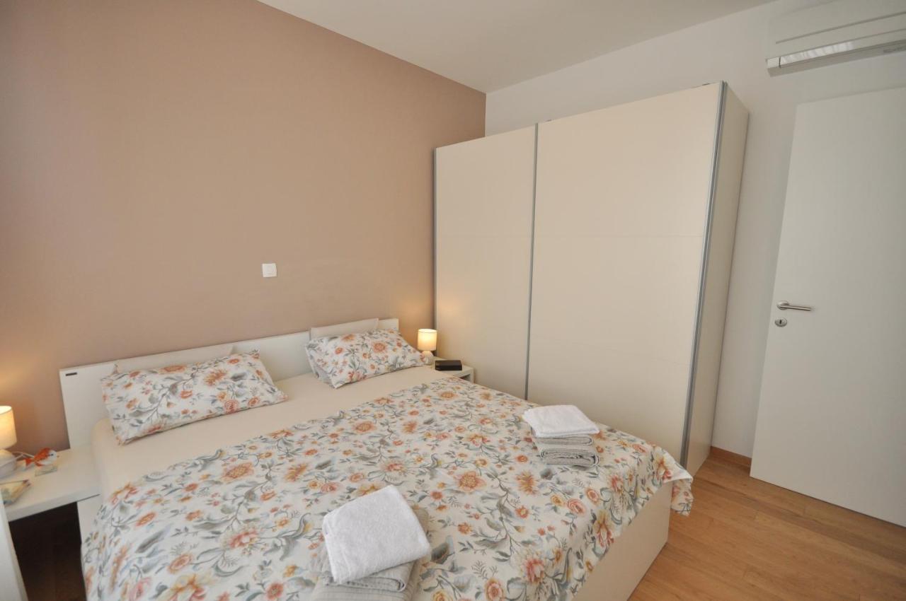 Carmen, Znjan, Apartment *
