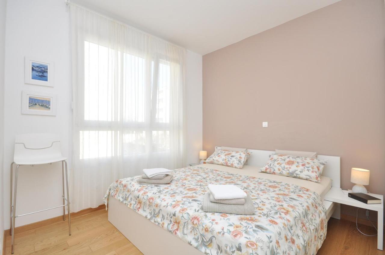 Apartament Carmen, Znjan, *
